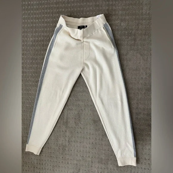 Theory men’s wool and cashmere joggers and hoodie set - Picture 4 of 9